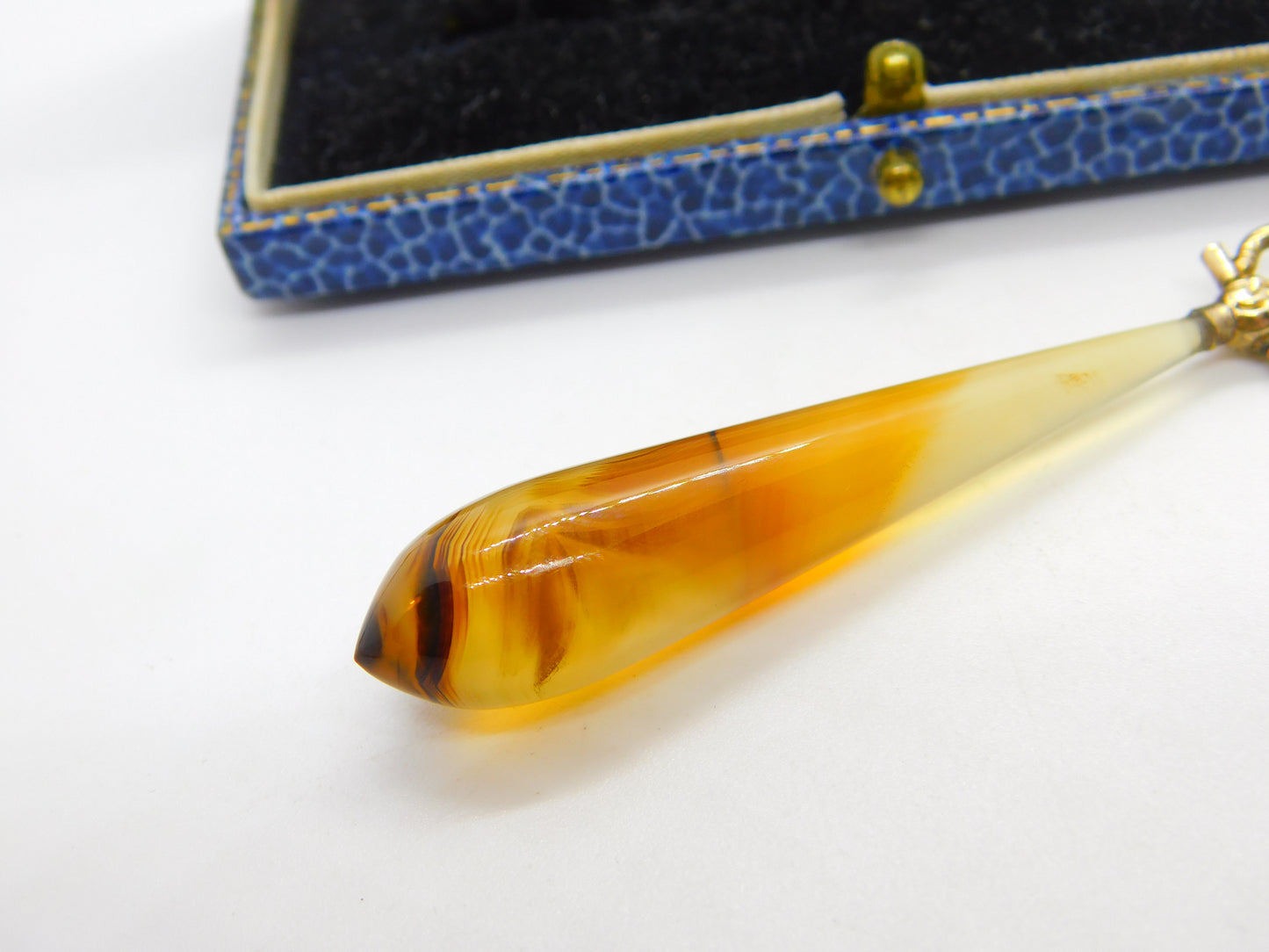 Victorian 15ct Gold & Torpedo Carved Banded Agate Drop Pendant Antique c1860