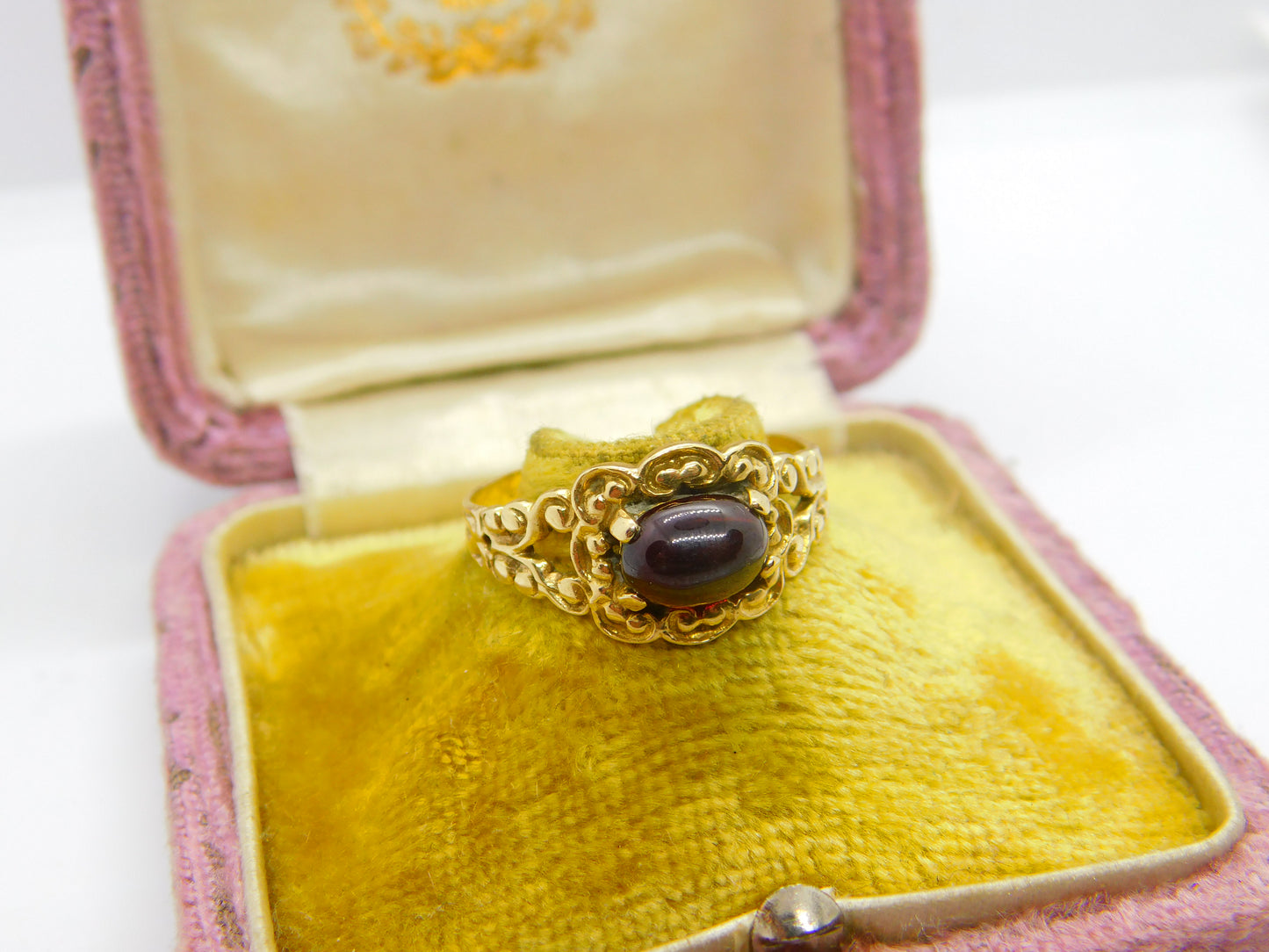 9ct Gold & Cabochon Bohemian Garnet Floral Victorian Style Ring Vintage 1976