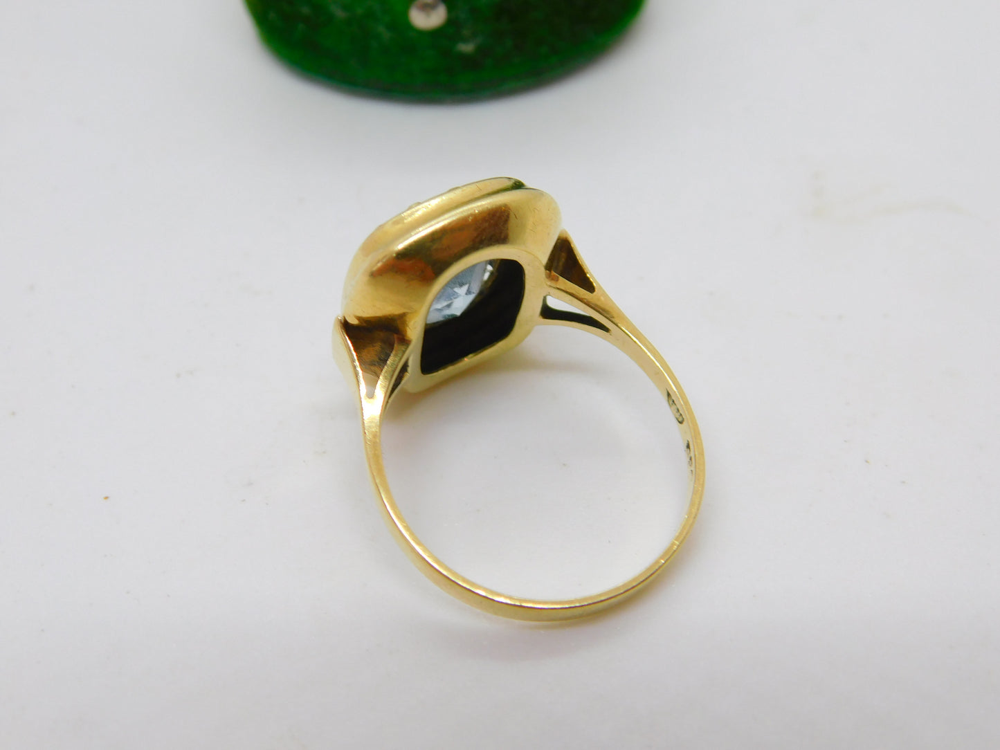 14ct Yellow Gold Cushion Cut Topaz Dress Ring Vintage c1970