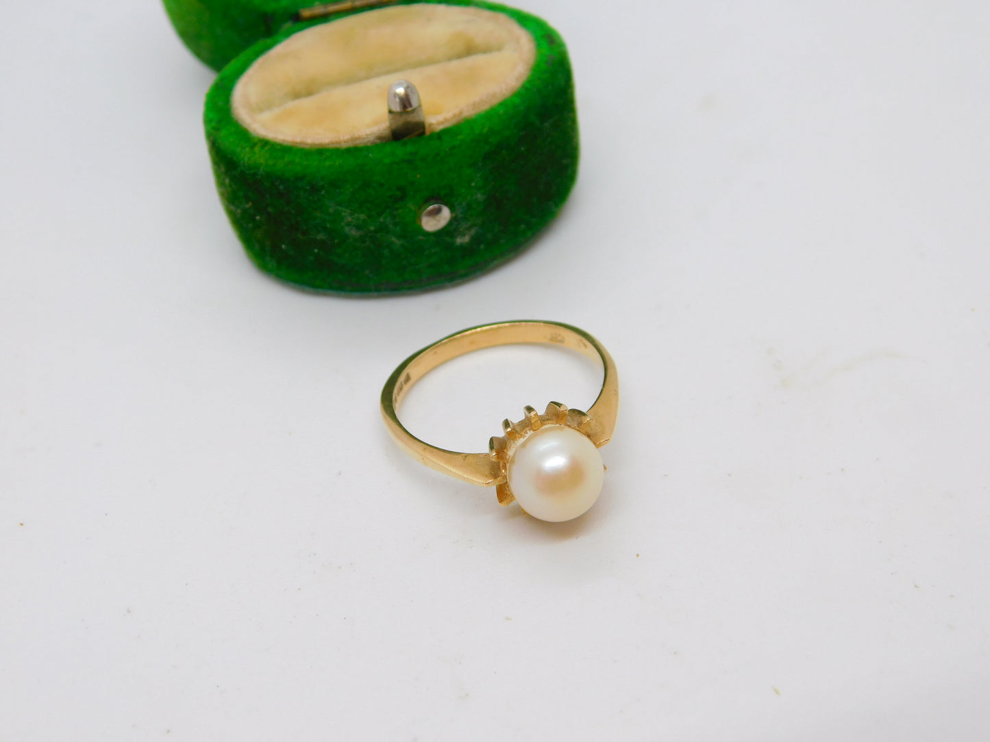 9ct Yellow Gold & Simulated Pearl Dress Ring Vintage 1977 London