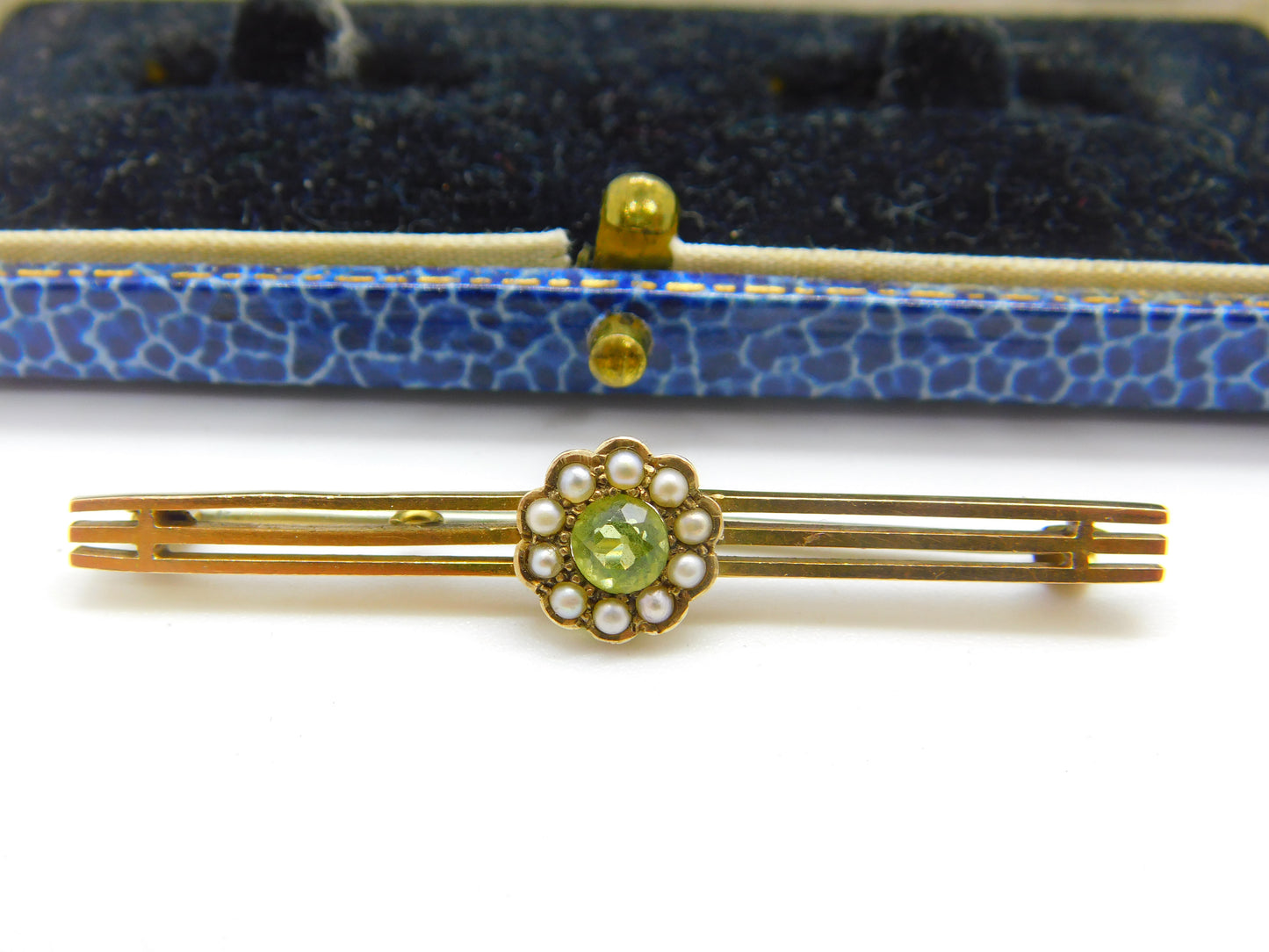 9ct Yellow Gold, Peridot & Seed Pearl Floral Sweetheart Brooch Antique c1910