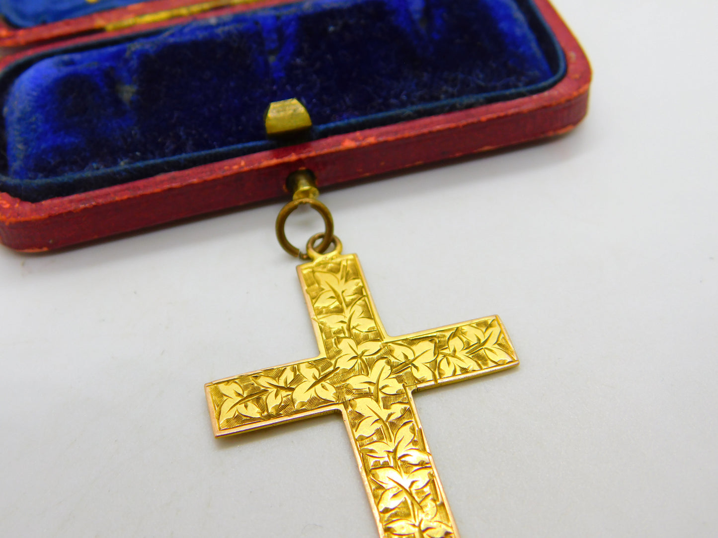 Edwardian Large 9ct Yellow Gold Ivy Leaf Pattern Cross Pendant 1910 Birmingham