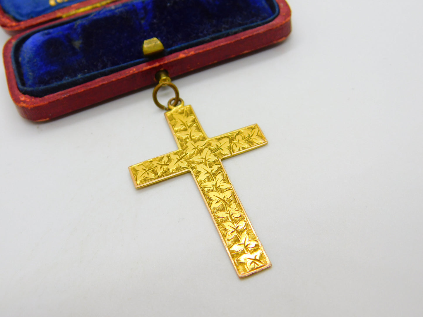 Edwardian Large 9ct Yellow Gold Ivy Leaf Pattern Cross Pendant 1910 Birmingham