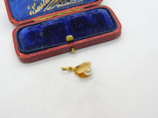 18ct Yellow Gold Pearl in the Clam Charm or Pendant Vintage c1980