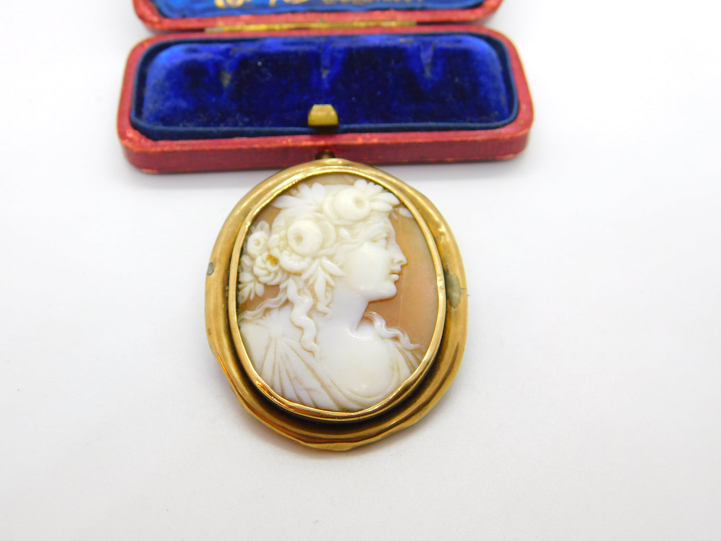 Georgian Yellow Metal & Carved Shell Classical Cameo Brooch Antique c1820