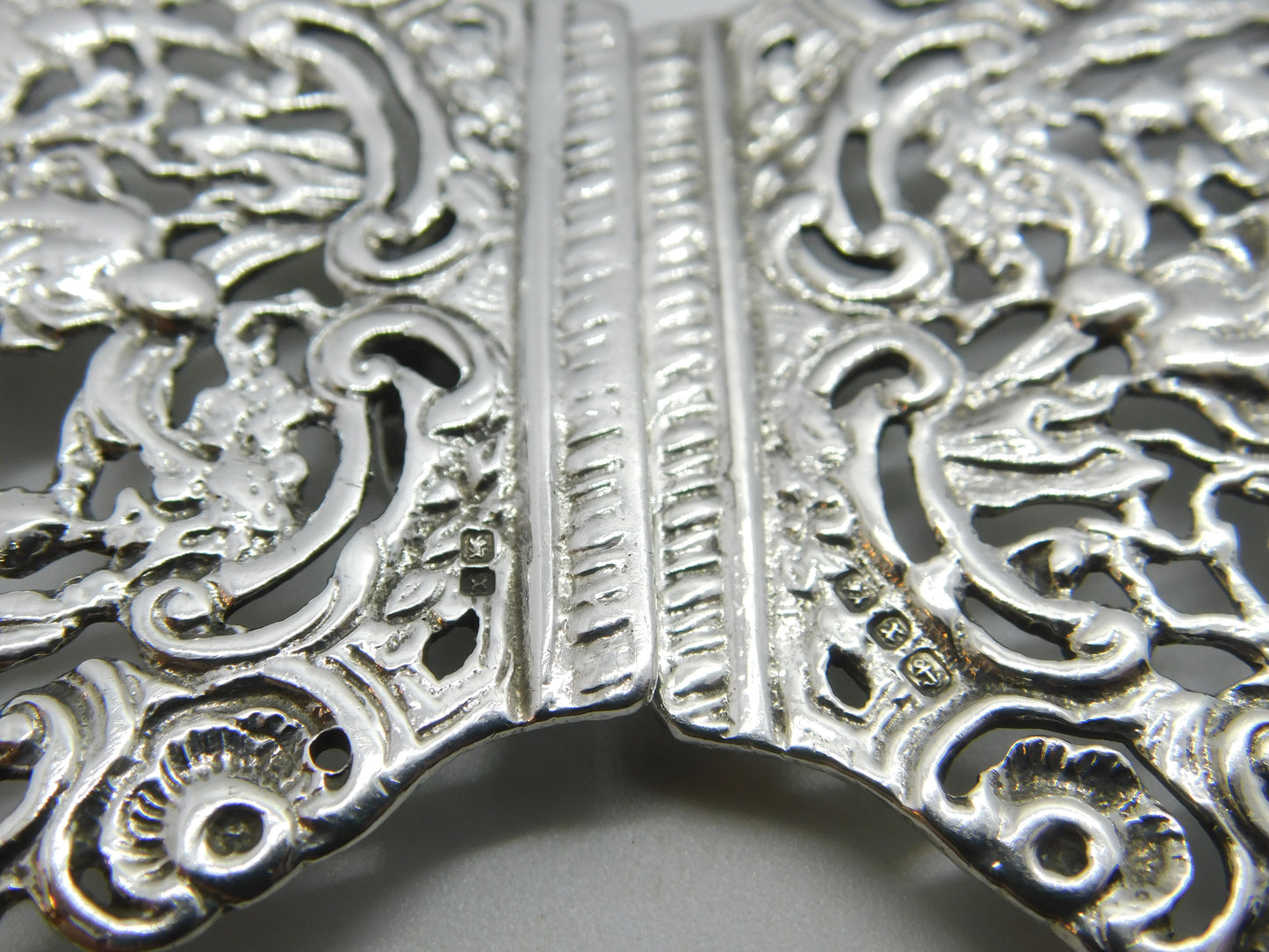 Victorian Sterling Silver Classical Cherub Pattern Nurses Buckle 1897 Birmingham