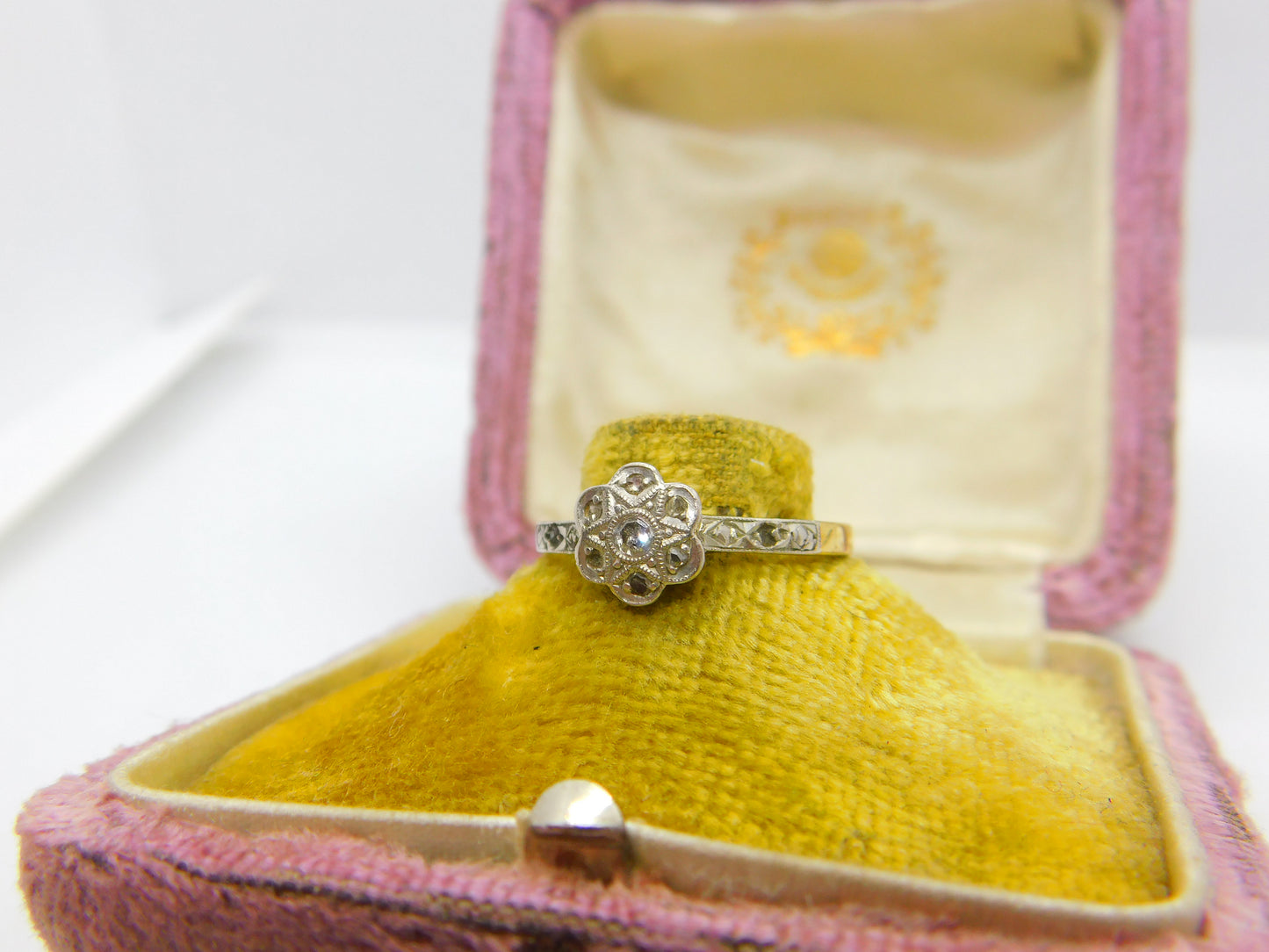 Victorian 18ct Yellow Gold Diamond Set Daisy Cluster Ring Antique c1890