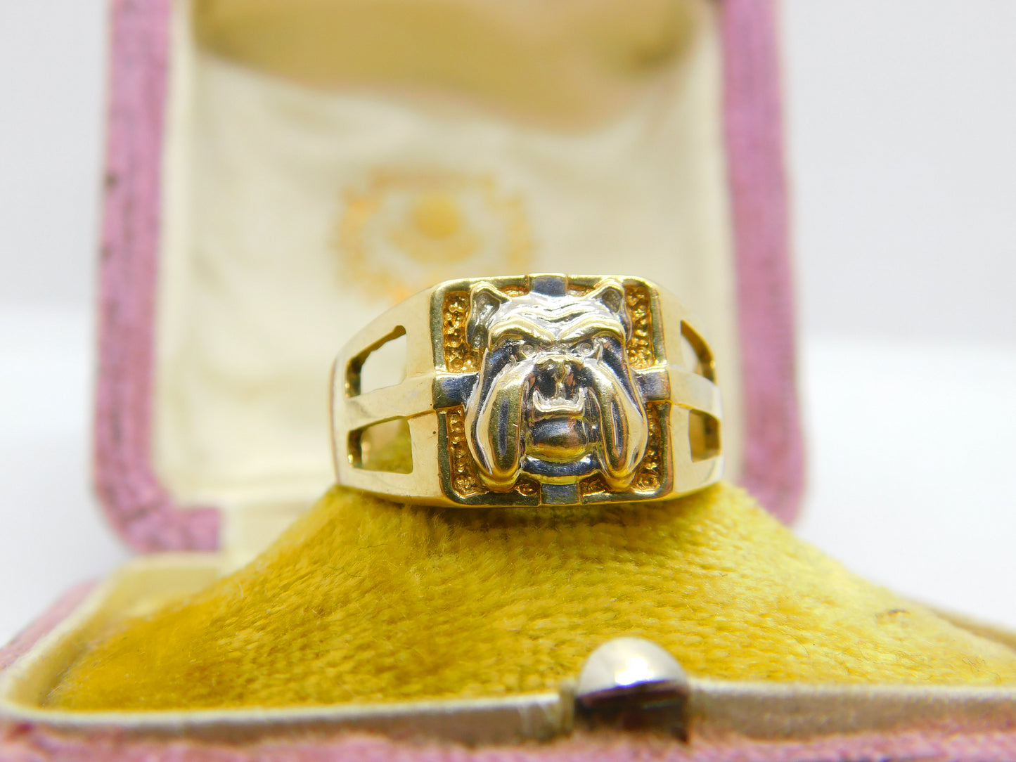 9ct Yellow Gold British Bulldog Large Signet Ring Vintage c2000 Sheffield