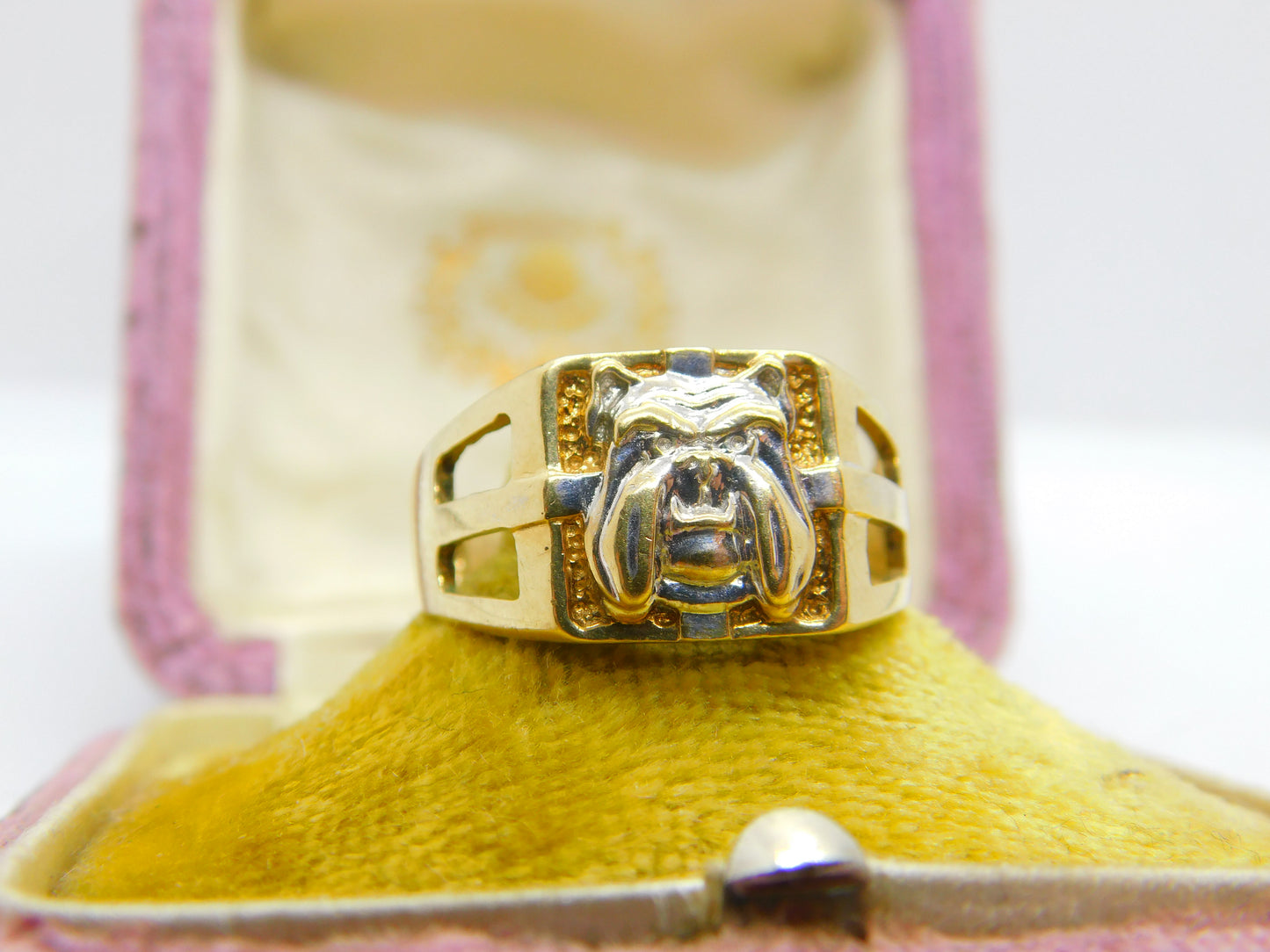 9ct Yellow Gold British Bulldog Large Signet Ring Vintage c2000 Sheffield