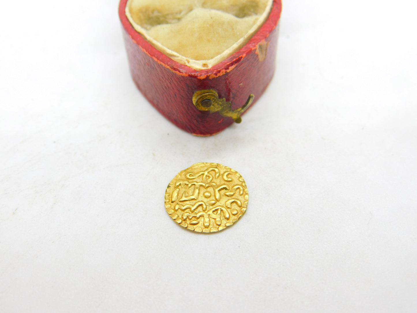 Indian 24ct Gold Mughal 1 Mohar Coin Very Fine c1750 0.6g Antique Early