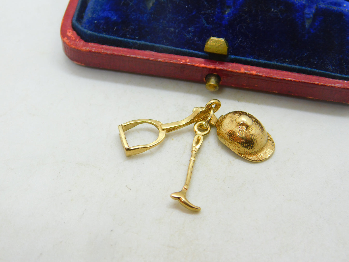 9ct Yellow Gold Crop, Stirrup, Hat Riding Equestrian Charm Vintage c1970