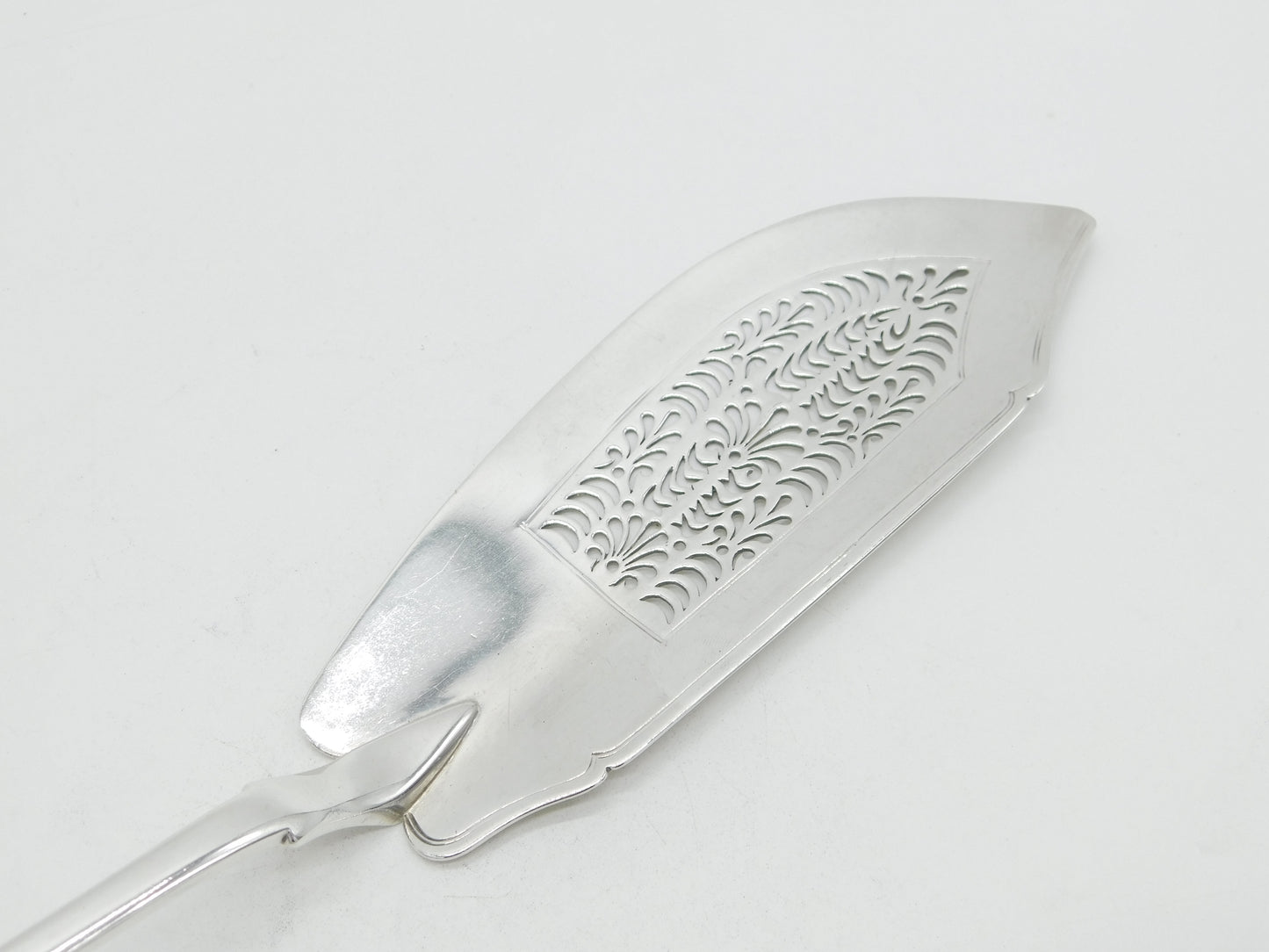 George IV Sterling Silver Fiddle Pattern Fish Slice Antique 1823 London