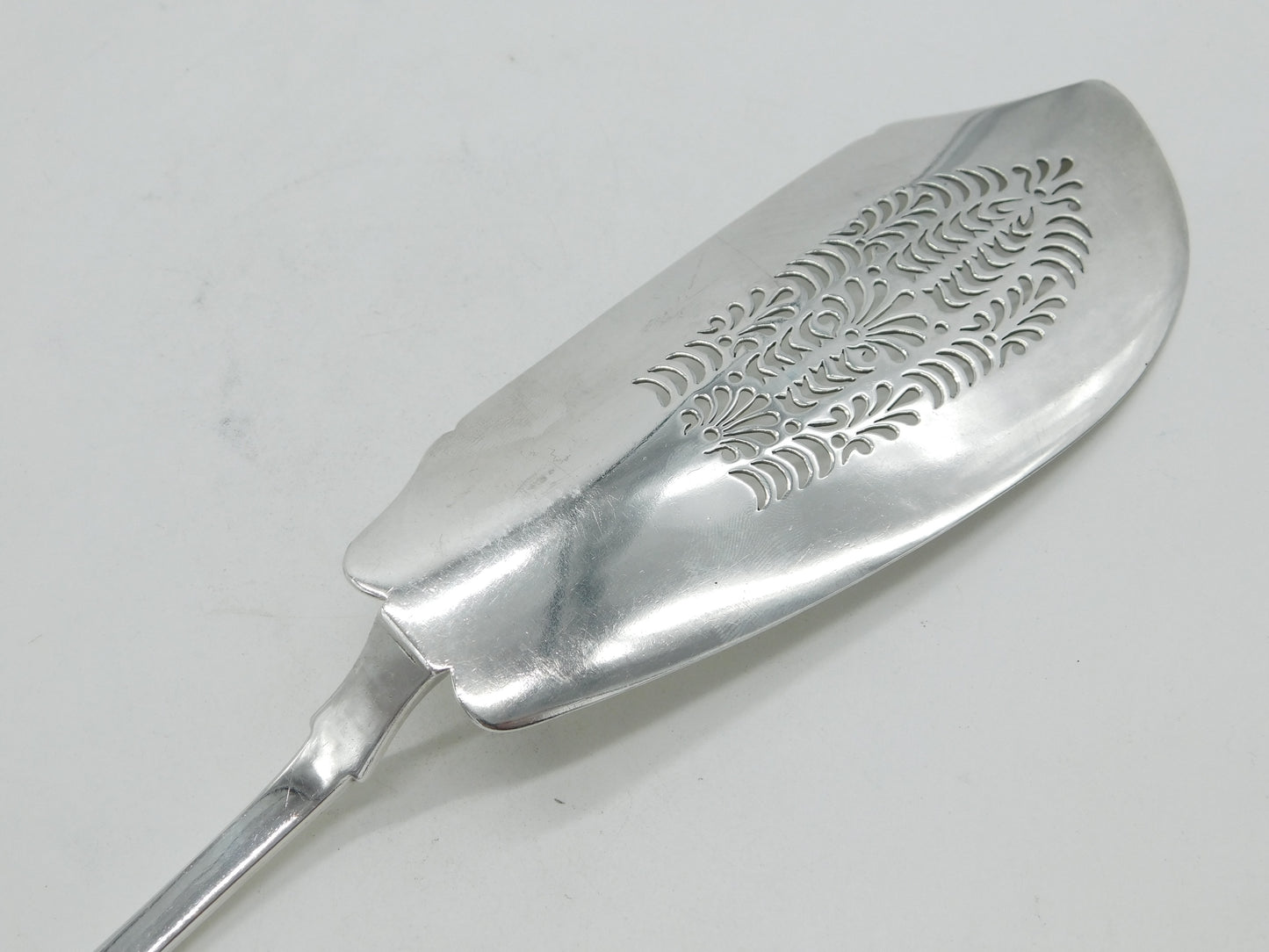 George IV Sterling Silver Fiddle Pattern Fish Slice Antique 1823 London