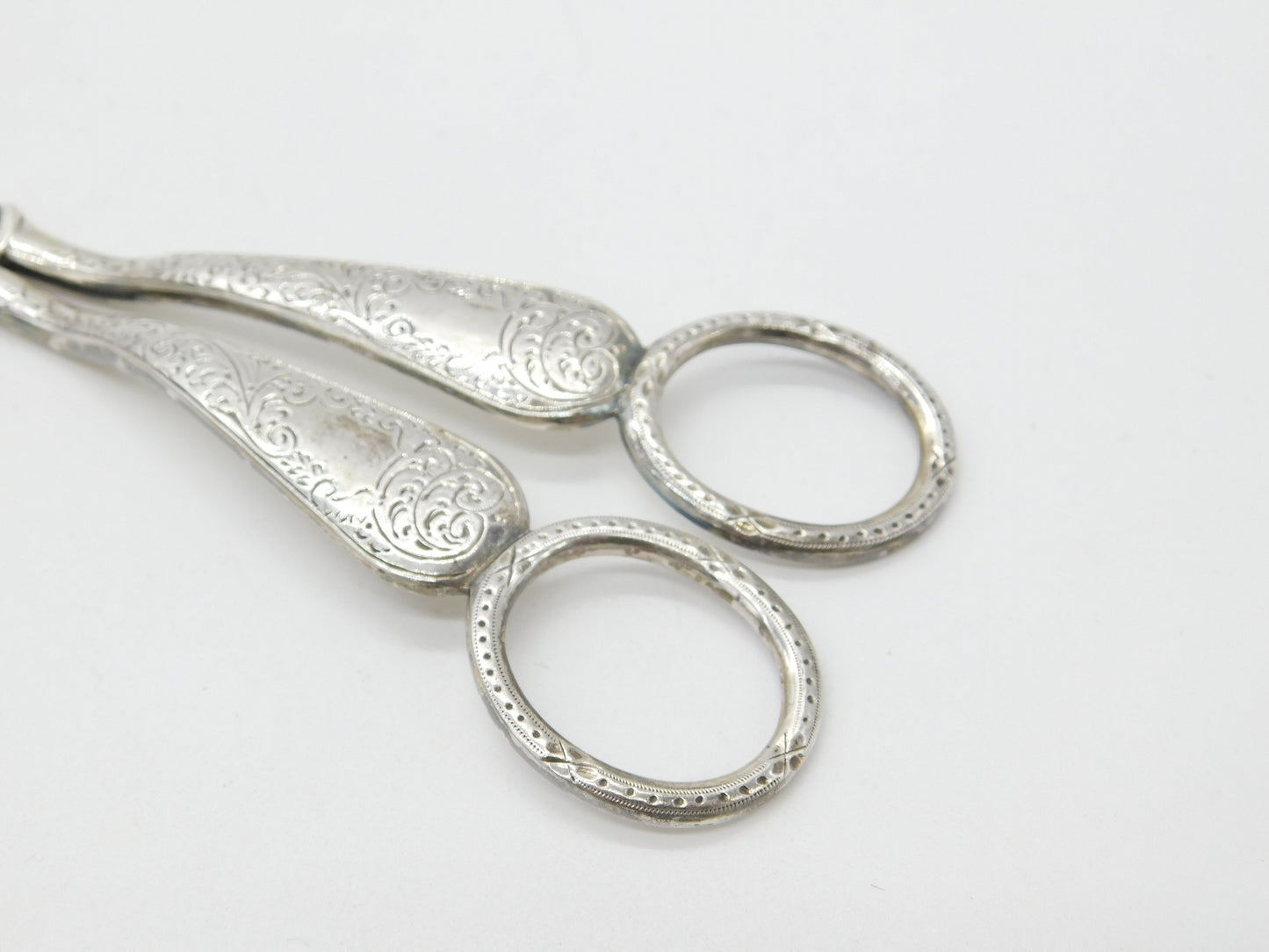 Victorian Sterling Silver Floral Pattern Grape Scissors 1889 Sheffield Antique