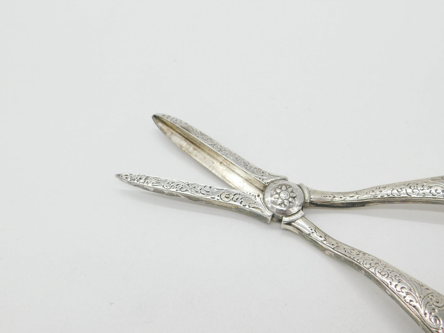 Victorian Sterling Silver Floral Pattern Grape Scissors 1889 Sheffield Antique