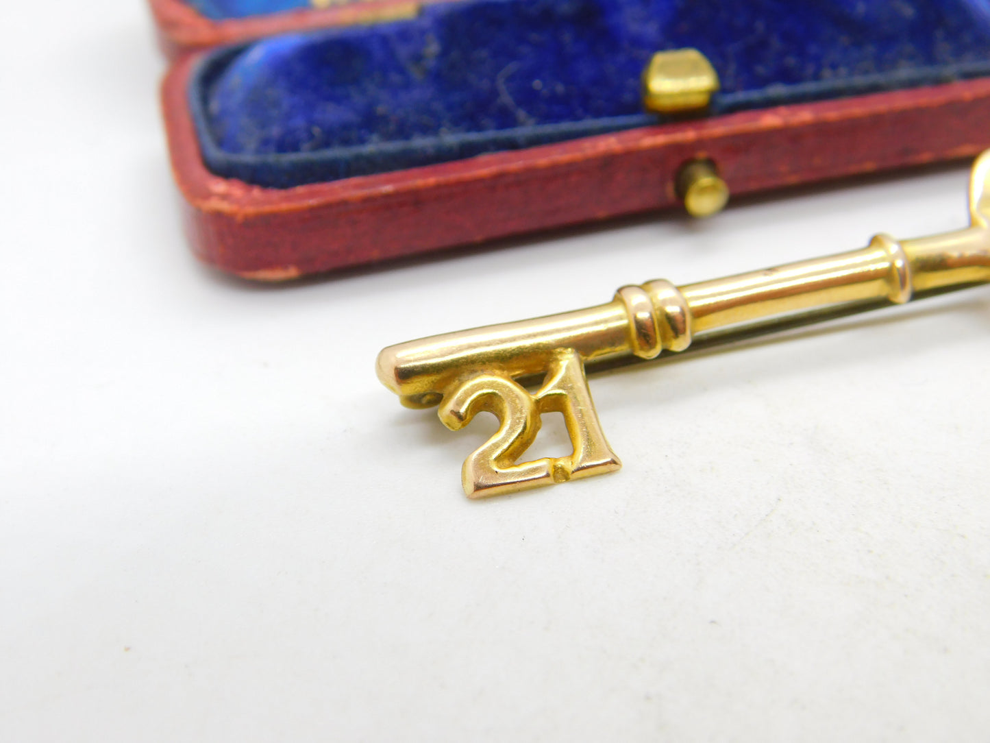 9ct Yellow Gold 21st Birthday Key Brooch Pin Antique 1948 Chester