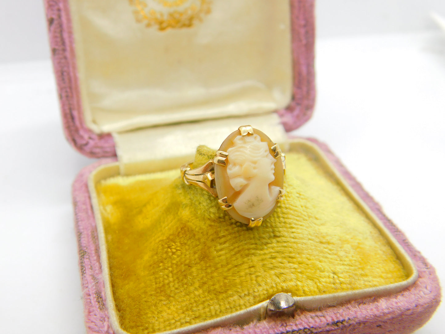 9ct Yellow Gold Carved Shell Cameo Dress Ring Mid-Century c1950