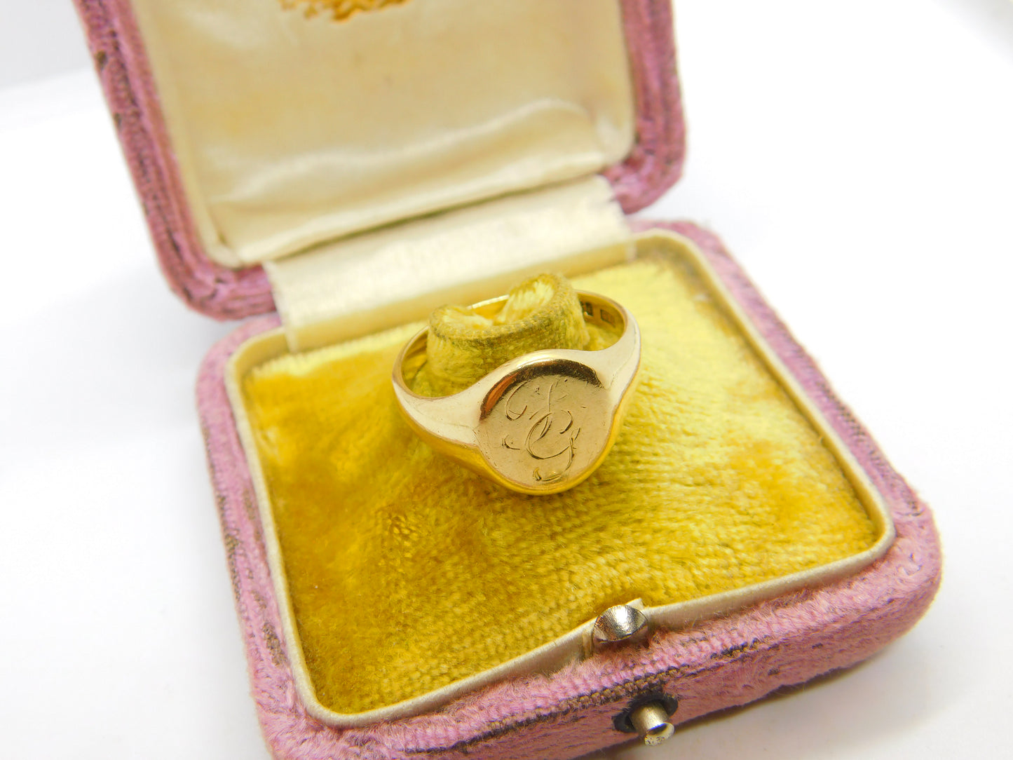 9ct Yellow Gold Gents Signet Ring JG Initial Vintage 1965 Birmingham Size T UK