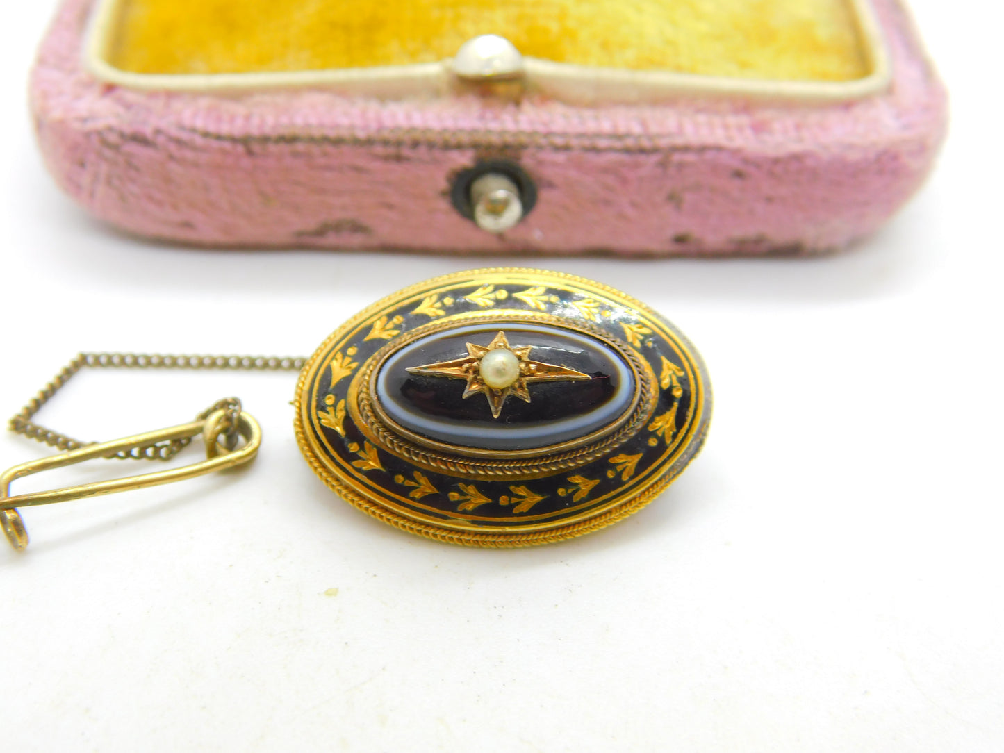 Victorian 15ct Gold, Banded Agate, Enamel, Seed Pearl Mourning Brooch c1840