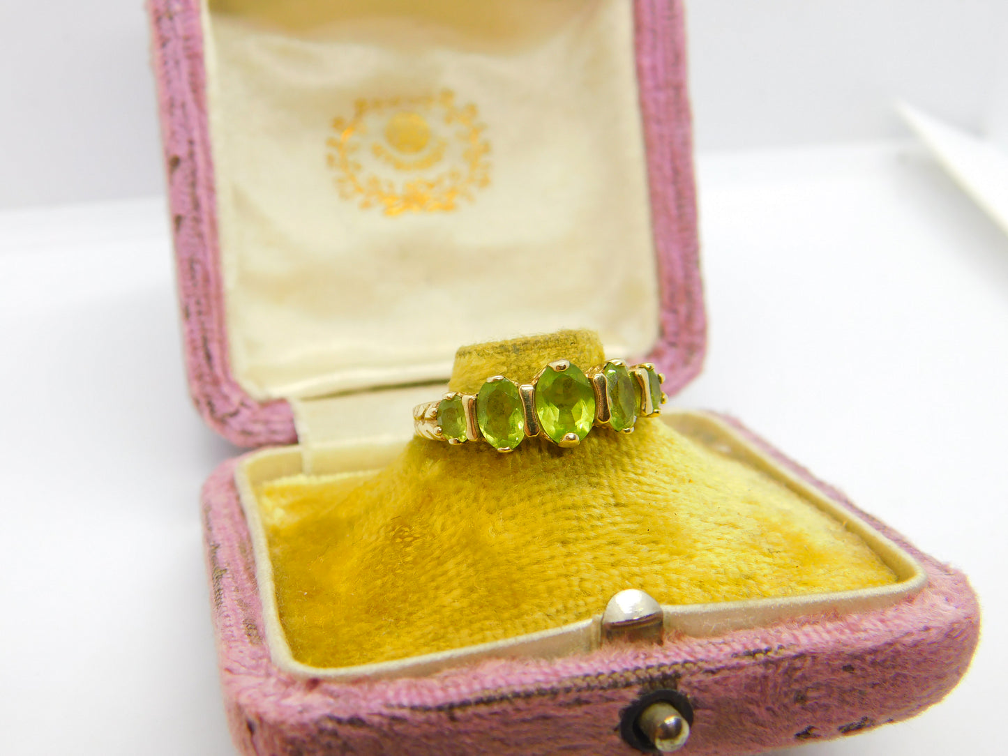 9ct Yellow Gold Five-Stone Peridot Band Ring Vintage c1990 Birmingham