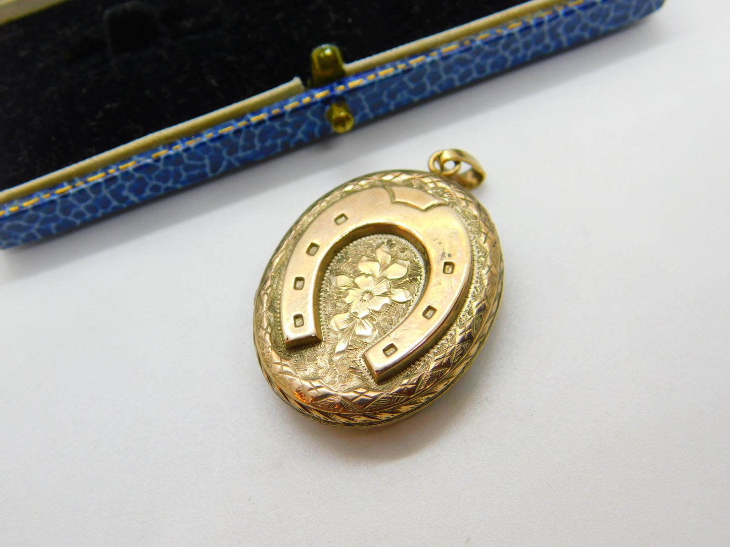 Victorian 9ct Gold Back & Front Horseshoe Mourning Locket Antique c1880