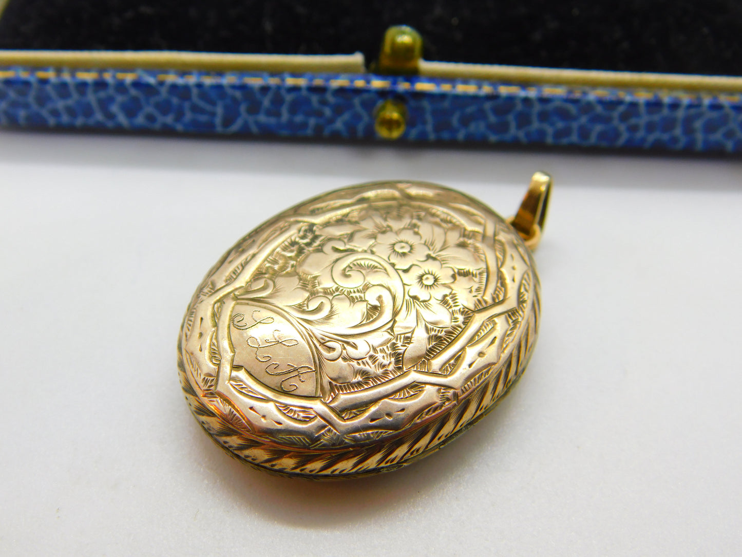 Victorian 9ct Gold Back & Front Horseshoe Mourning Locket Antique c1880