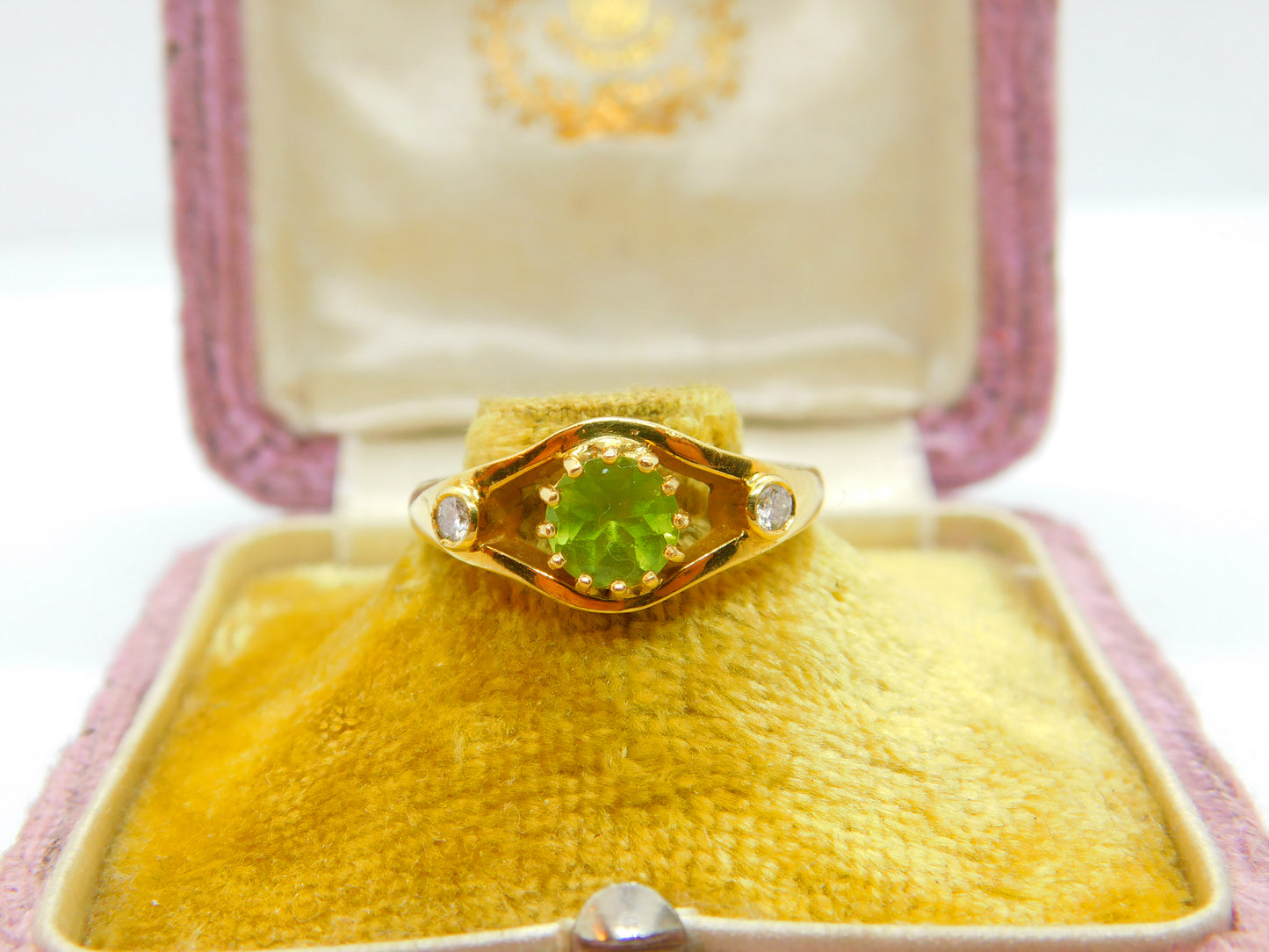 18ct Yellow Gold, Peridot & 0.1ct Diamond Art Nouveau Style Ring Vintage c1970