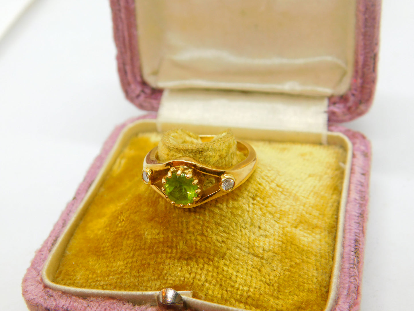 18ct Yellow Gold, Peridot & 0.1ct Diamond Art Nouveau Style Ring Vintage c1970