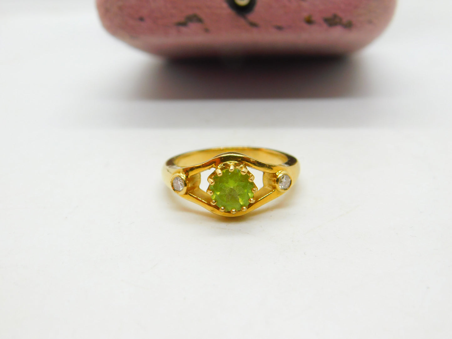 18ct Yellow Gold, Peridot & 0.1ct Diamond Art Nouveau Style Ring Vintage c1970