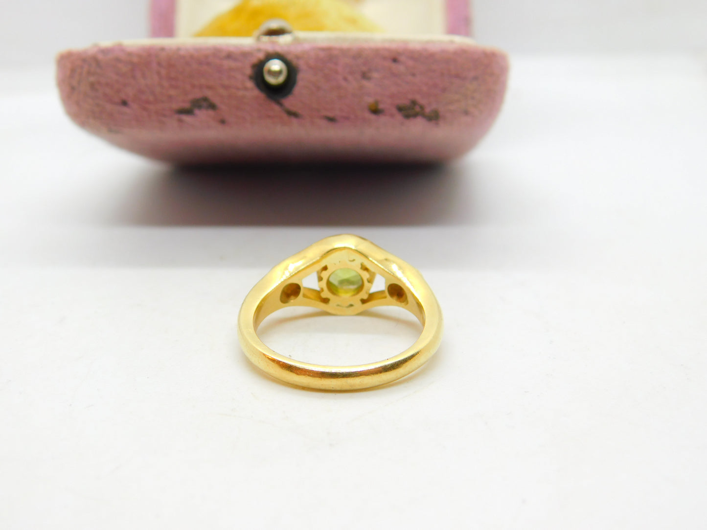 18ct Yellow Gold, Peridot & 0.1ct Diamond Art Nouveau Style Ring Vintage c1970