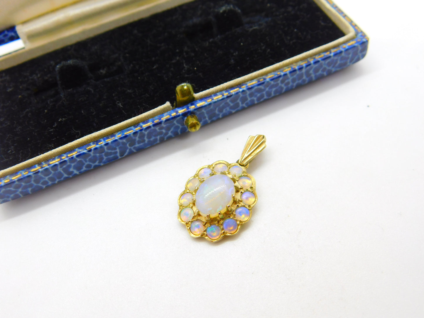 9ct Yellow Gold & Water or Jelly Opal Floral Pendant Vintage 1991 London