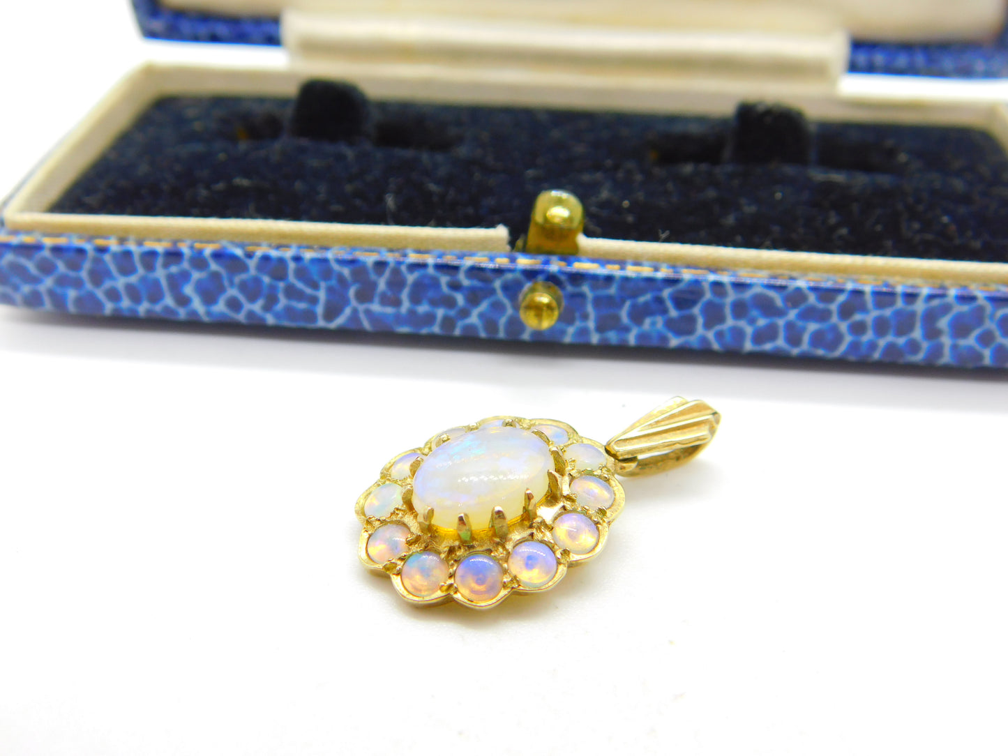 9ct Yellow Gold & Water or Jelly Opal Floral Pendant Vintage 1991 London