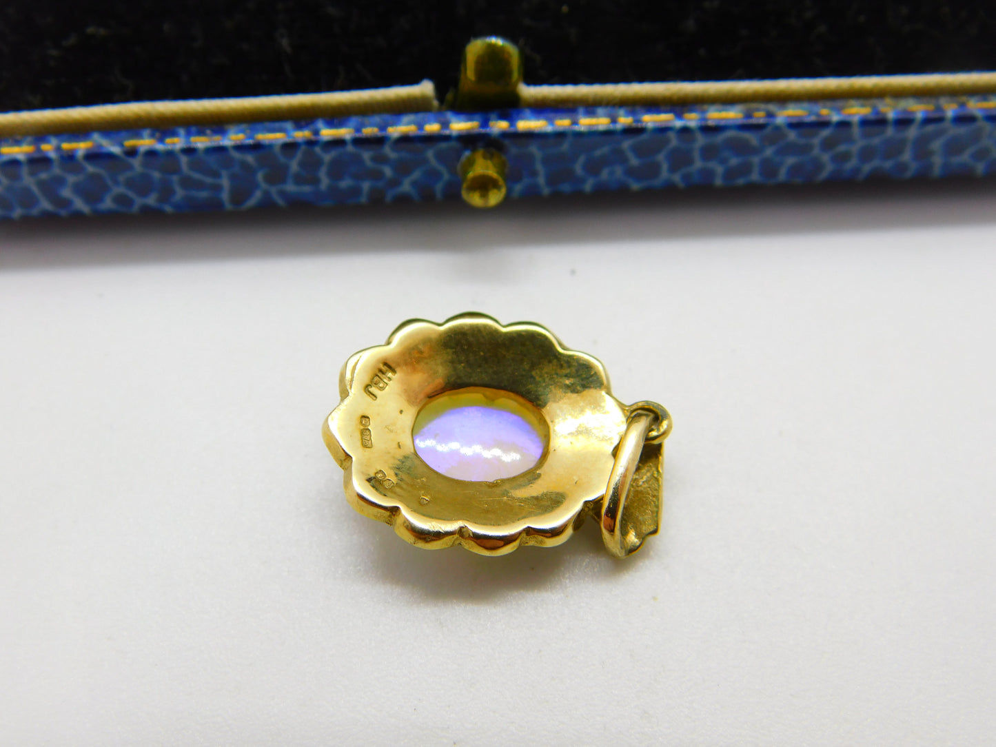 9ct Yellow Gold & Water or Jelly Opal Floral Pendant Vintage 1991 London