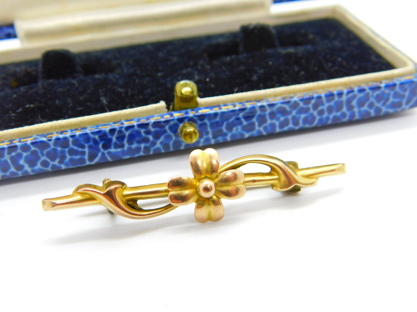 Edwardian 9ct Yellow Gold Shamrock & Floral Good Luck Brooch c1910