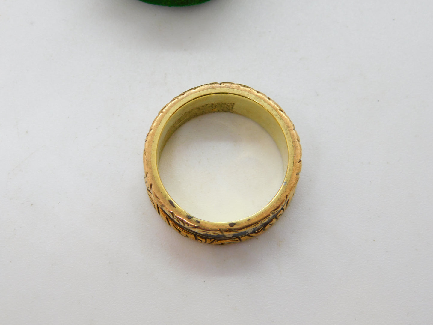 Victorian Yellow Metal & Black Enamel 'In Memory Of' Mourning Ring Antique c1860