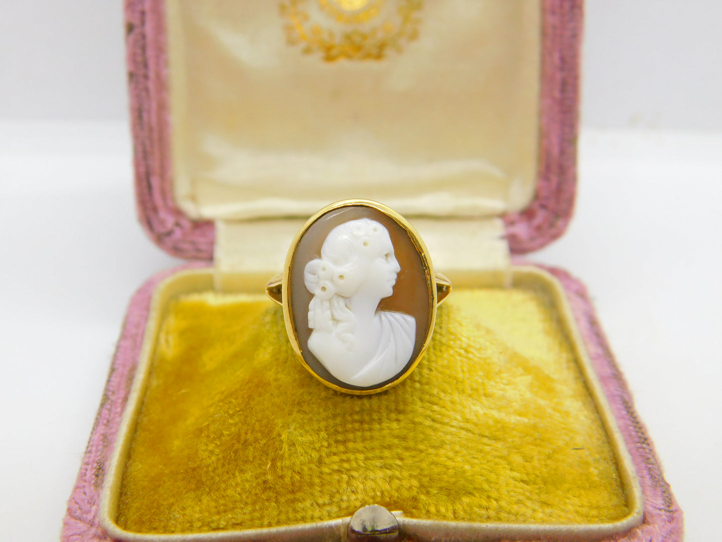 Victorian 18ct Yellow Gold Classical Female Shell Cameo Antique c1890 Birmingham