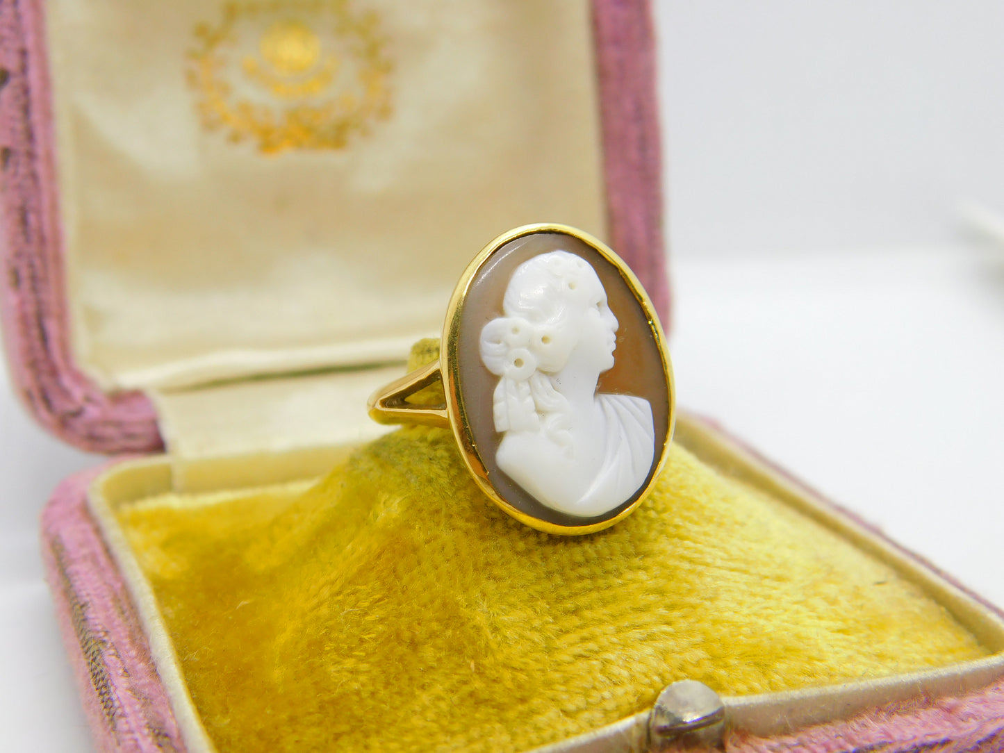 Victorian 18ct Yellow Gold Classical Female Shell Cameo Antique c1890 Birmingham