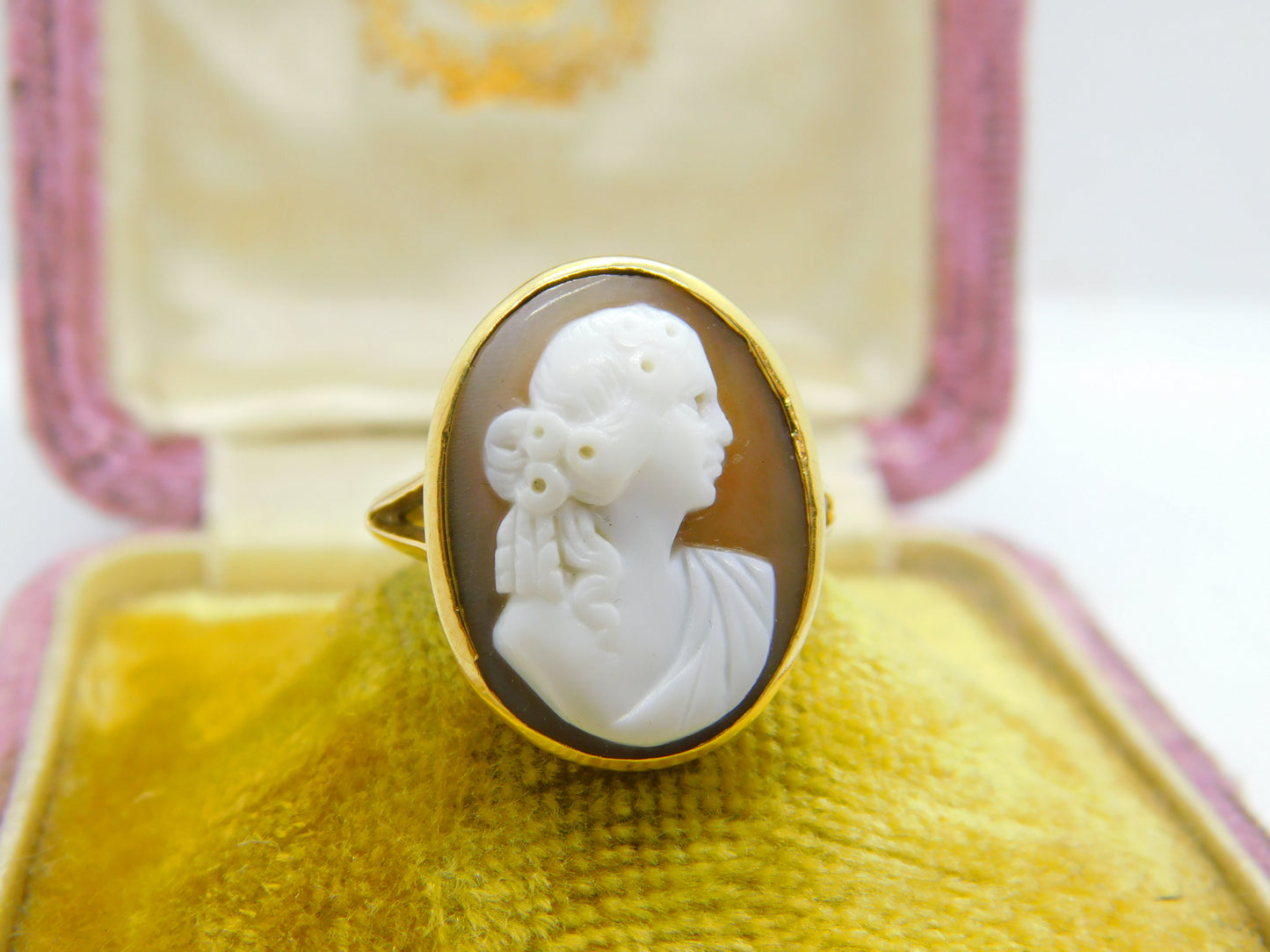 Victorian 18ct Yellow Gold Classical Female Shell Cameo Antique c1890 Birmingham