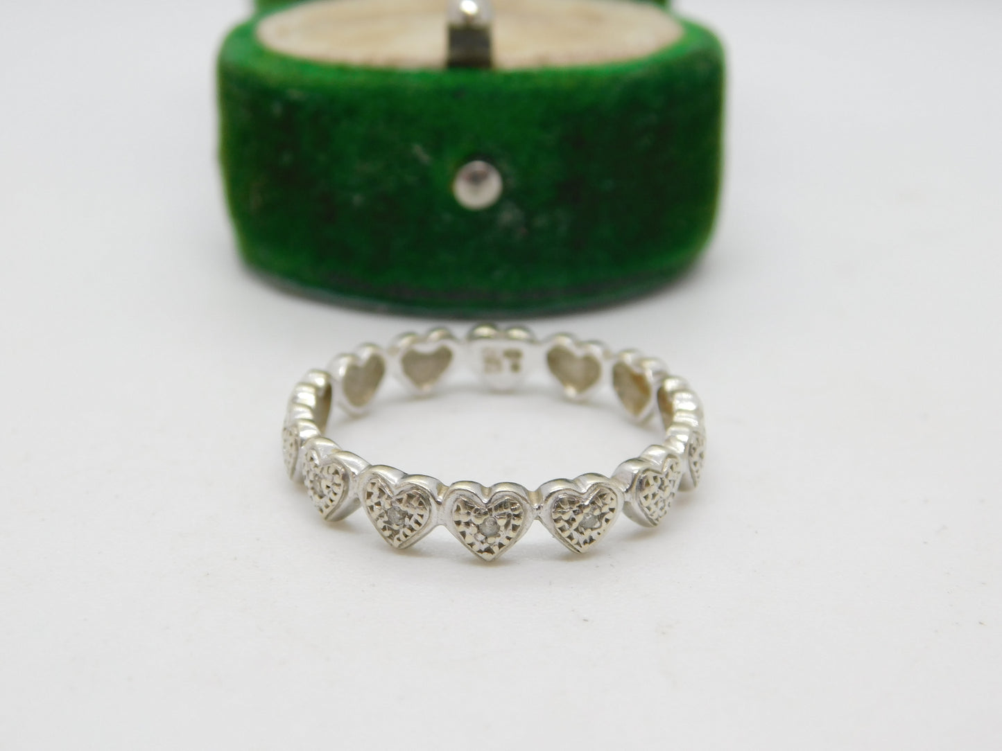 9ct White Gold & Diamond Set Heart Shaped Eternity Ring Vintage c1990 Sheffield