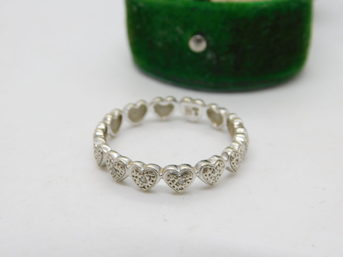 9ct White Gold & Diamond Set Heart Shaped Eternity Ring Vintage c1990 Sheffield