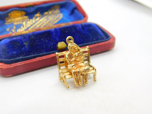 9ct Yellow Gold Articulated Loving Couple on the Bench Charm Vintage c1970