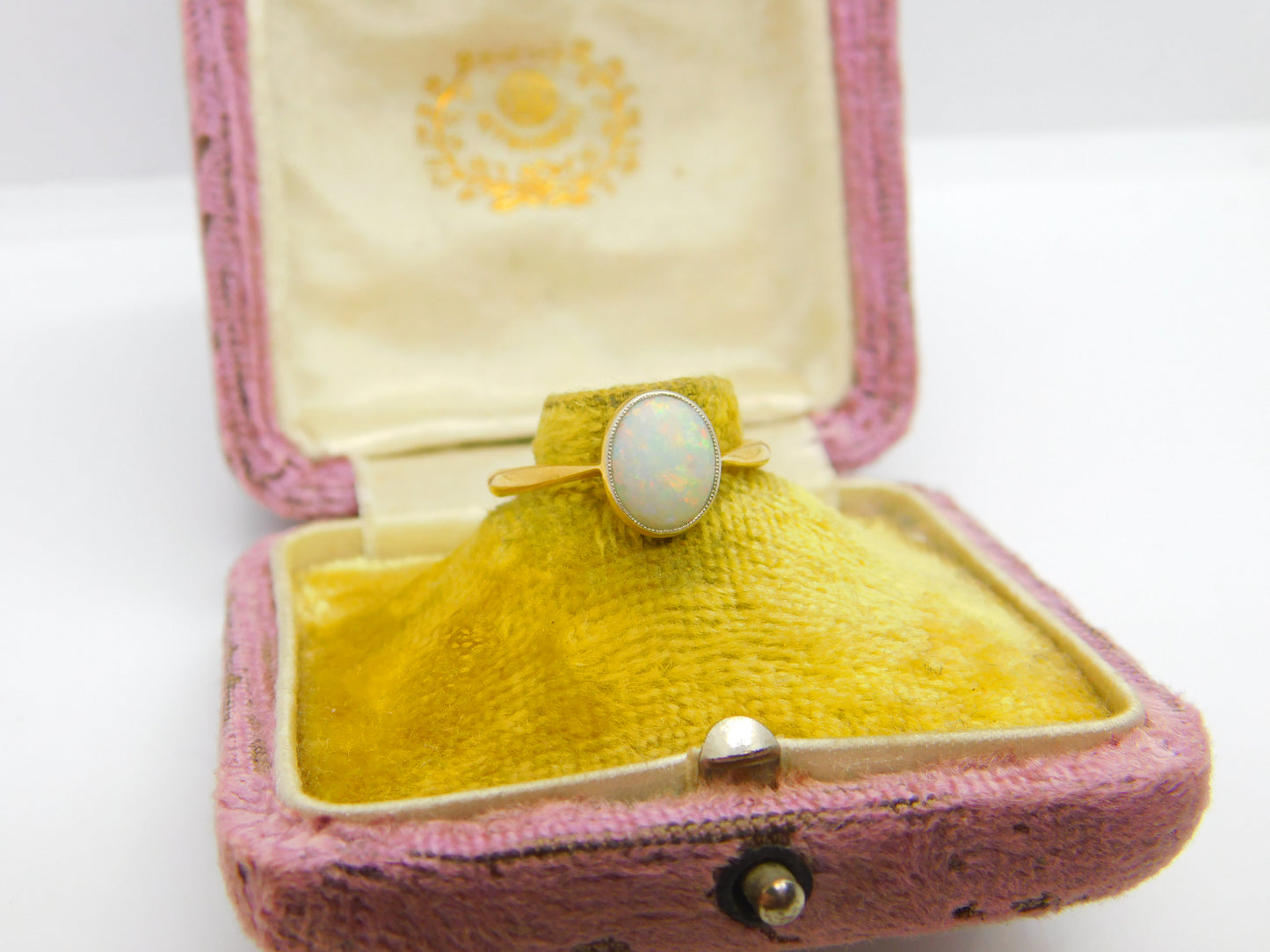 Victorian 18ct Yellow Gold Cabochon Ethiopian Opal Band Ring Antique c1880