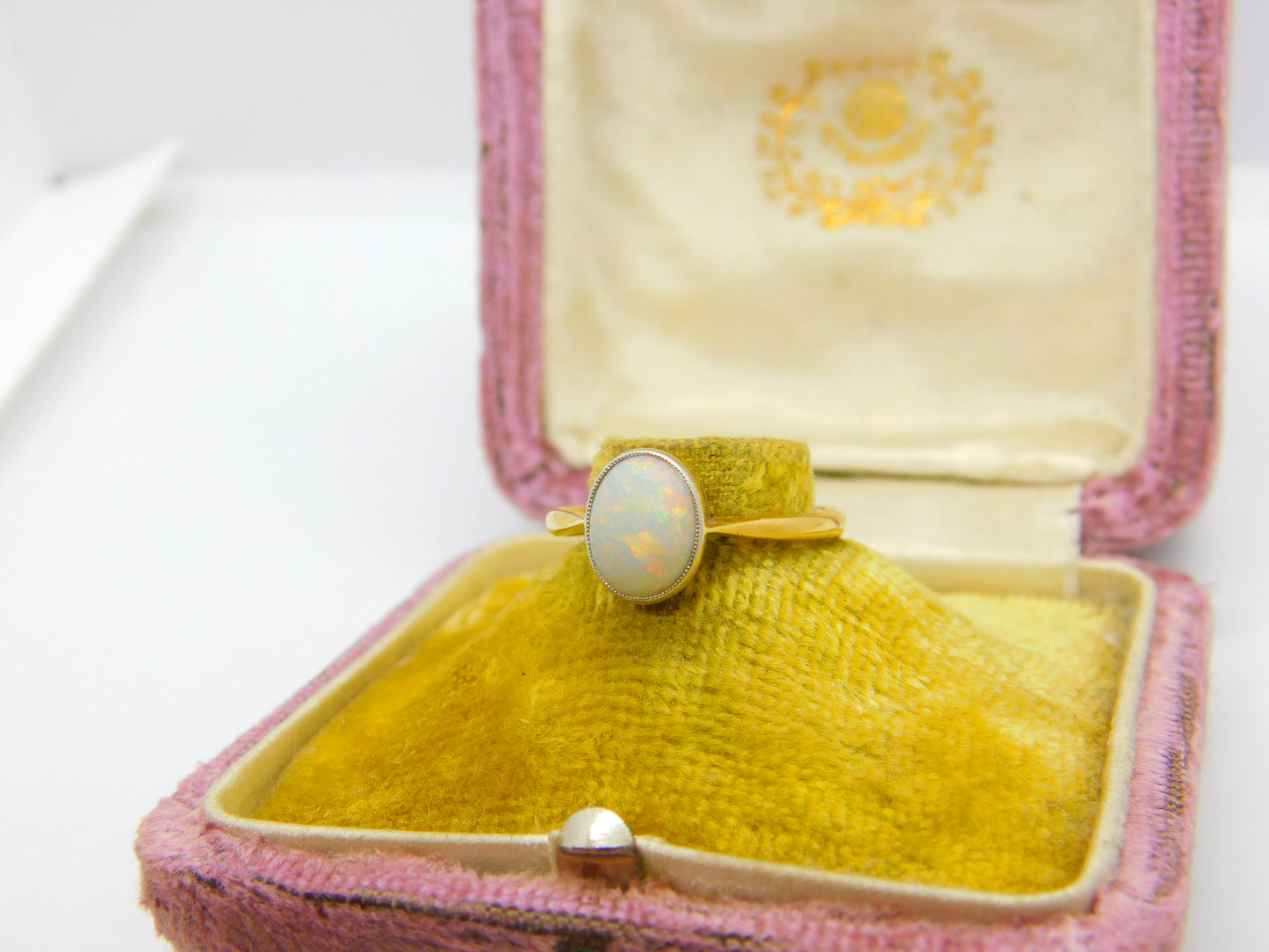 Victorian 18ct Yellow Gold Cabochon Ethiopian Opal Band Ring Antique c1880