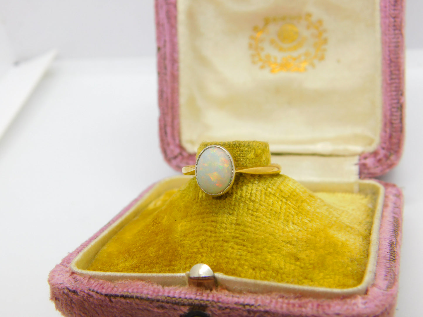 Victorian 18ct Yellow Gold Cabochon Ethiopian Opal Band Ring Antique c1880