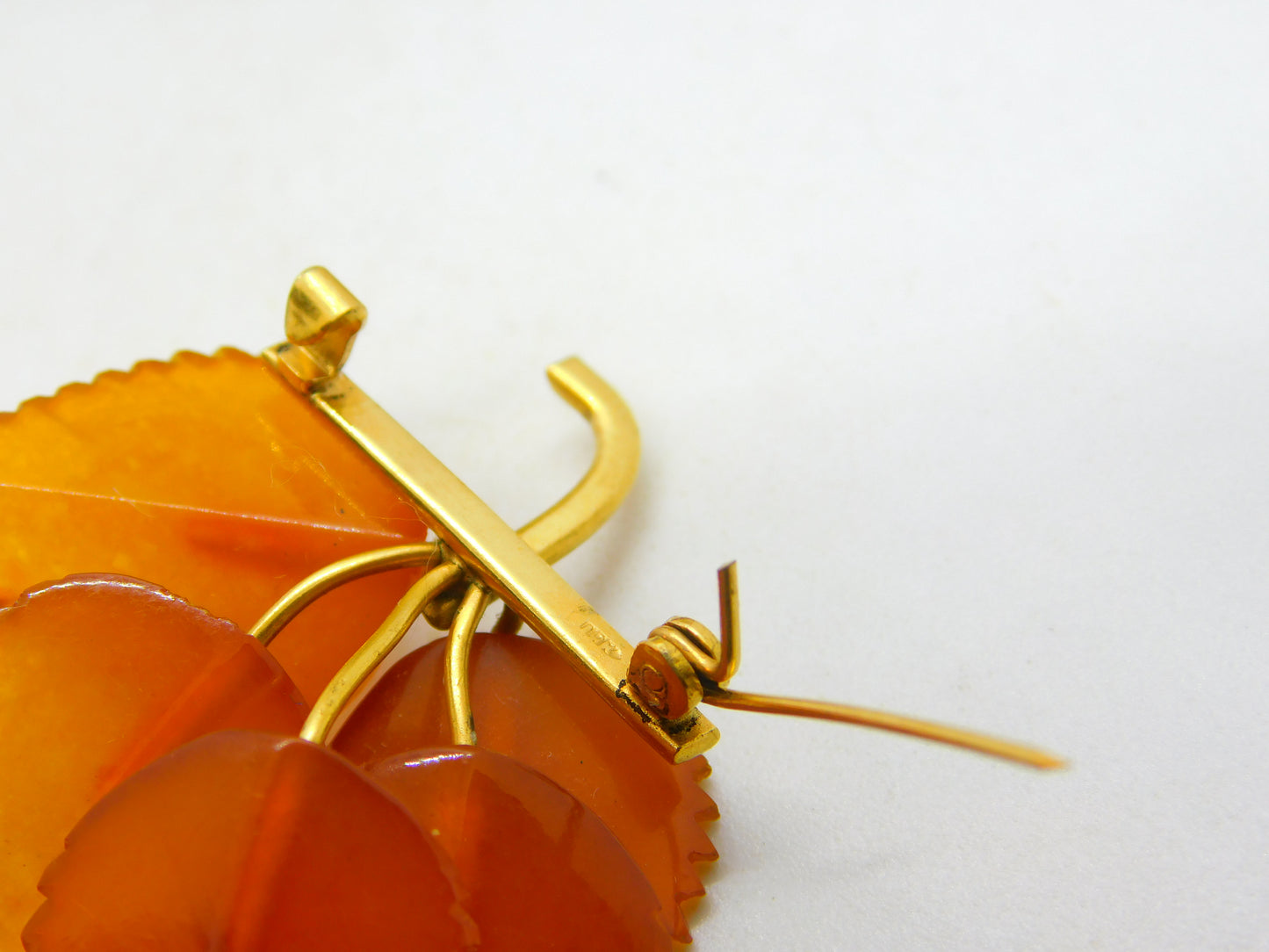 Baltic 18ct Yellow Gold & Amber Leaf Form Brooch Pin Antique c1930 Art Deco