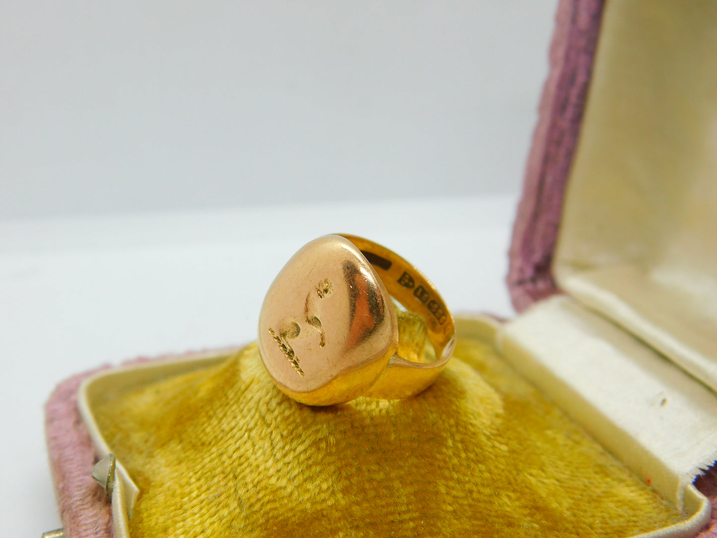 Victorian 15ct Gold Otter Or Cat Heraldic Crest Signet Ring Antique 1899 Chester