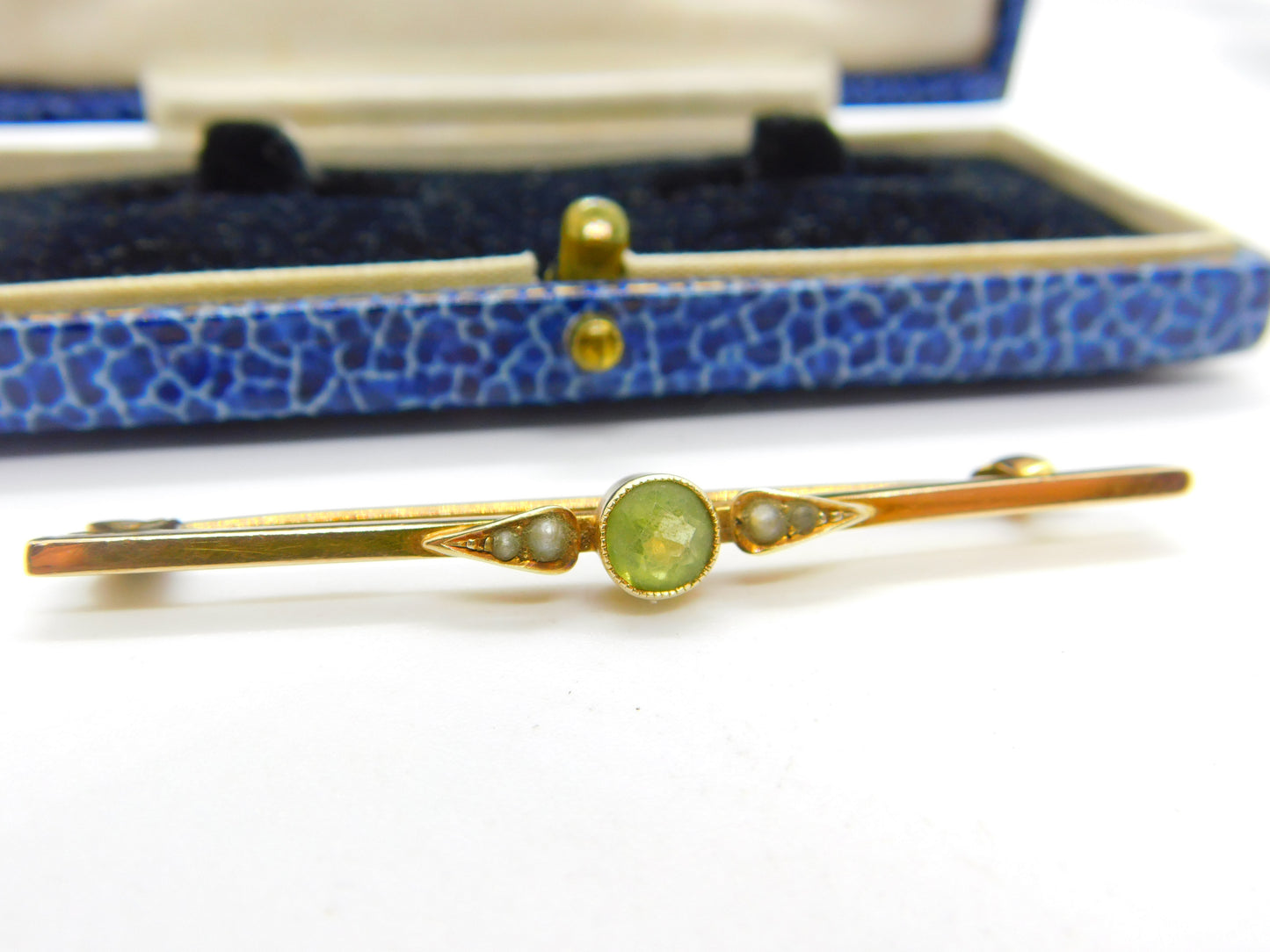 Edwardian 9ct Gold, Peridot & Seed Pearl Sweetheart Bar Brooch Antique c1910