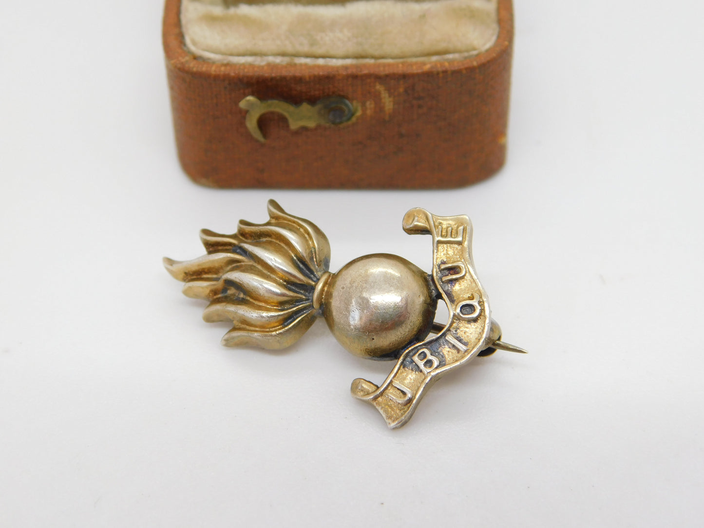 WWI-era Sterling Silver Gilt Royal Artillery 'Ubique' Sweetheart Brooch 1915