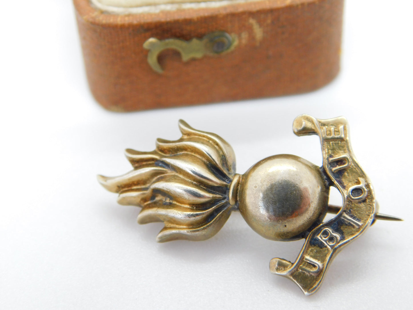 WWI-era Sterling Silver Gilt Royal Artillery 'Ubique' Sweetheart Brooch 1915