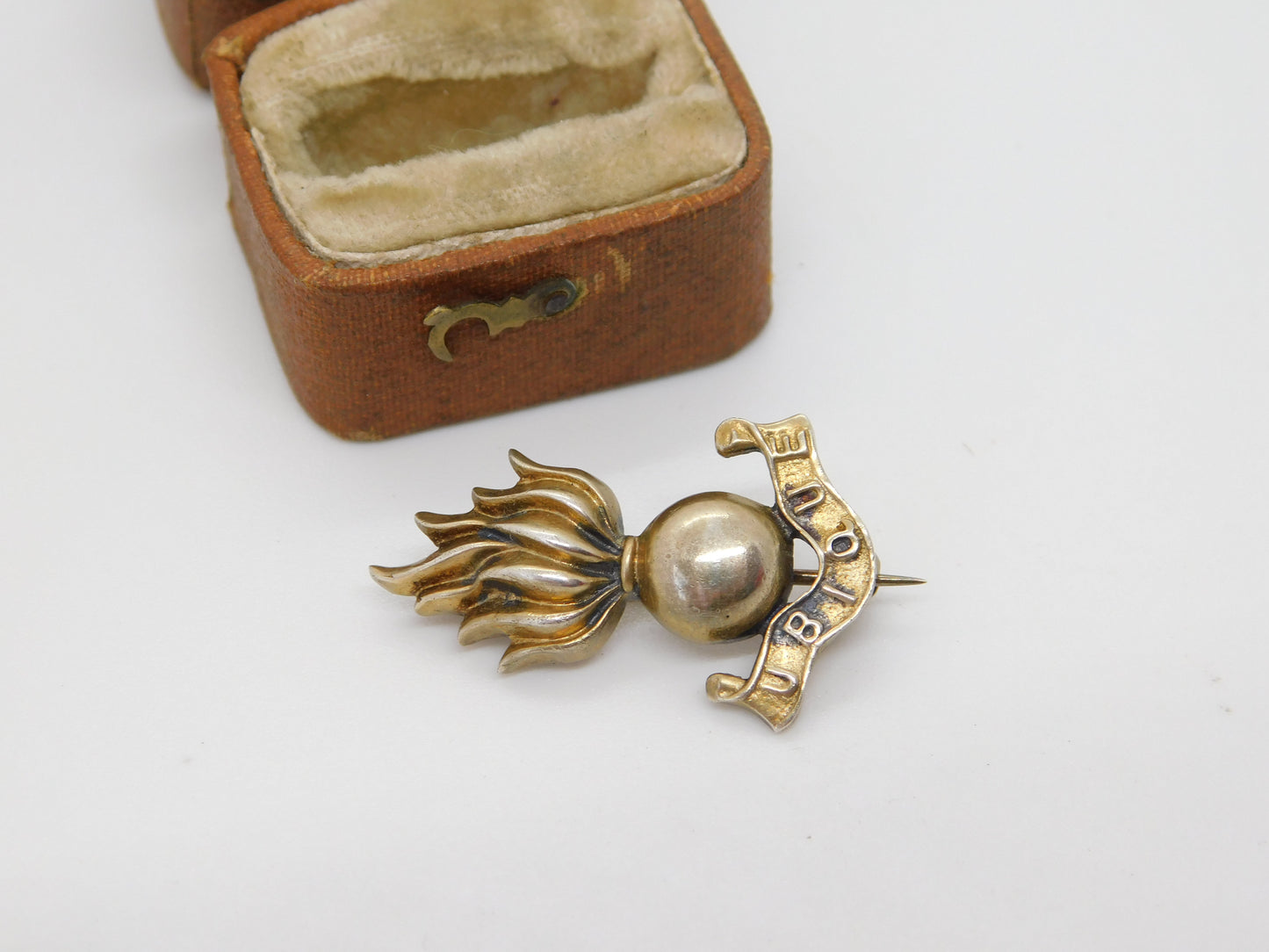 WWI-era Sterling Silver Gilt Royal Artillery 'Ubique' Sweetheart Brooch 1915